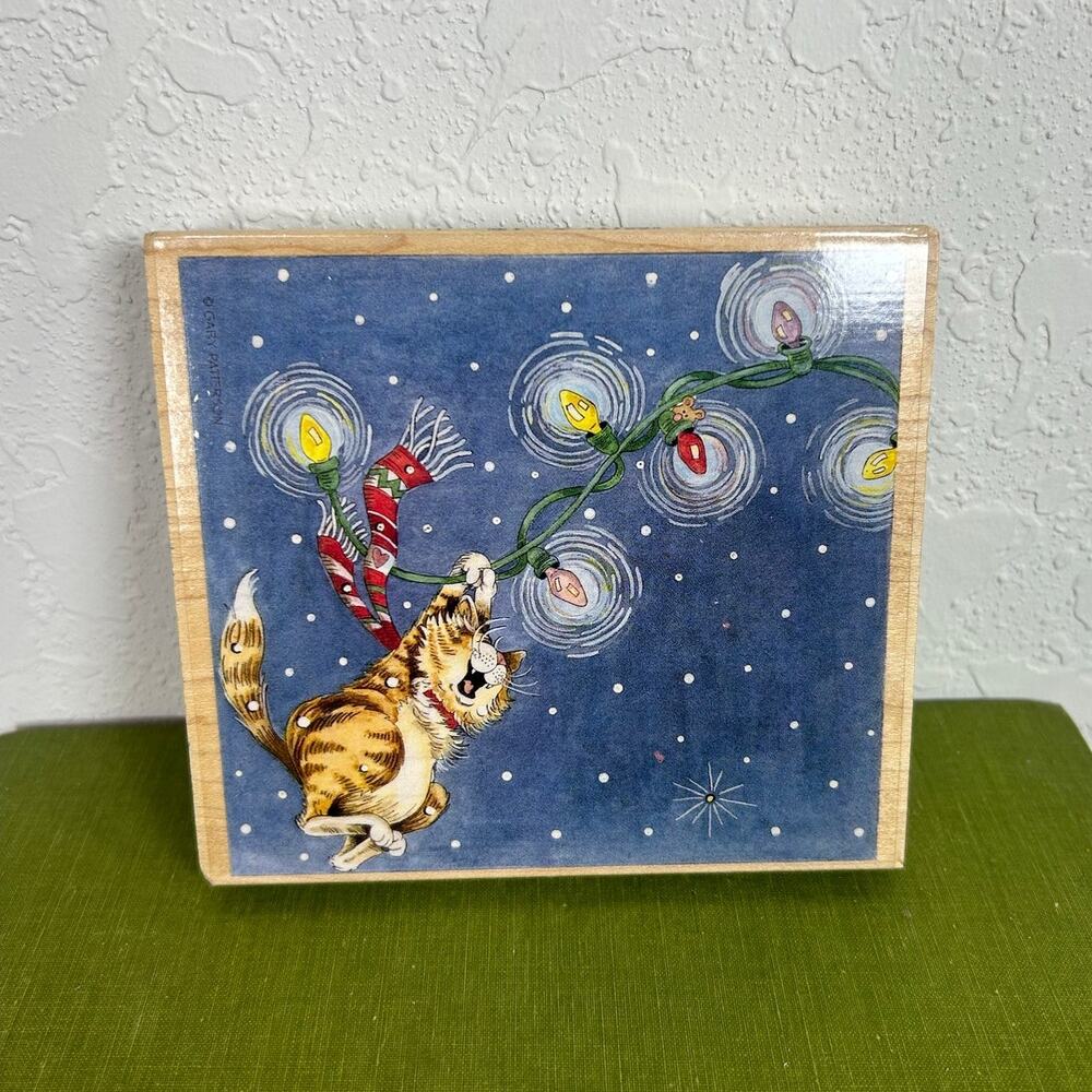 Vtg  5x4.5" Gary Patterson- Cat on Christmas Lights- Good Times 99- preowned